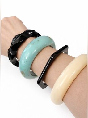 4 Vintage lucite & Bakelite chunky bracelets.  Turquoise swirl, 2 black, cream